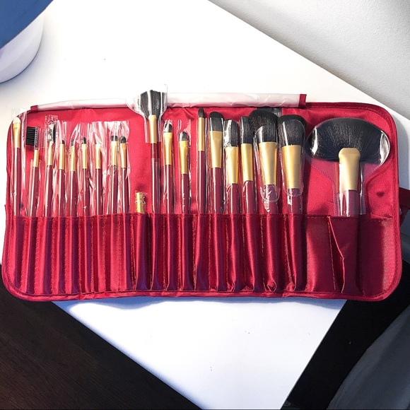 The ULTIMATE 20-Piece Makeup Brush Set ! 🎨❤️🖤 - Picture 1 of 8